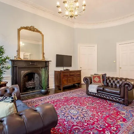 Apartment Joivy Converted Flat In Historic Building In New Town *