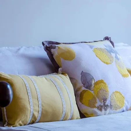 Joivy Stylish In Trendy New Town Location