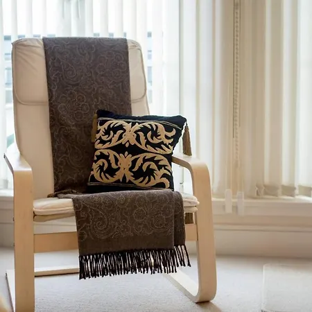 Joivy Inviting Near Leith Walk *