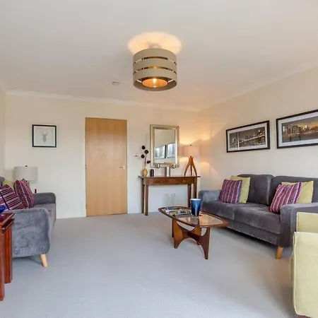 Joivy Inviting Near Leith Walk *