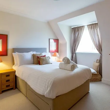 Joivy Inviting Near Leith Walk *