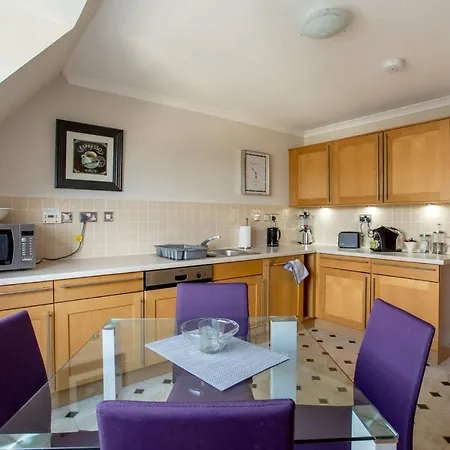 Joivy Inviting Near Leith Walk *