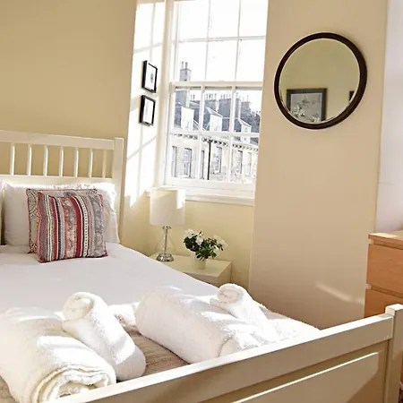 Joivy Bright Flat With Workspace In New Town Edinburgh