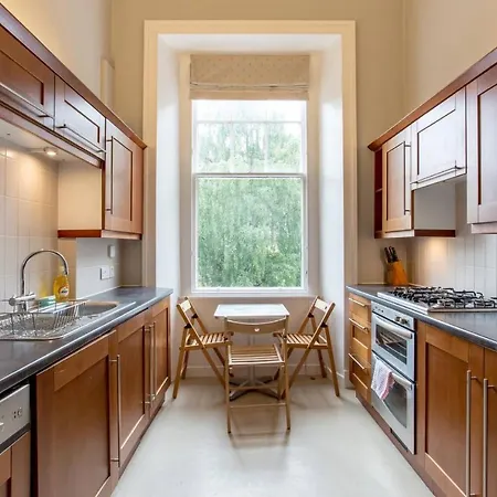 Lägenhet Joivy Spacious In New Town Prime Location