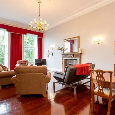 Lägenhet Joivy Spacious In New Town Prime Location *