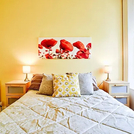 Altido Fabulous Location In Peaceful New Town Cul-de-sac דירה *