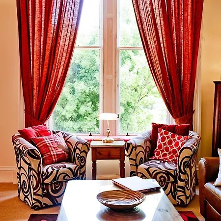 Altido Fabulous Location In Peaceful New Town Cul-de-sac דירה