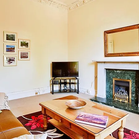 דירה Altido Fabulous Location In Peaceful New Town Cul-de-sac *