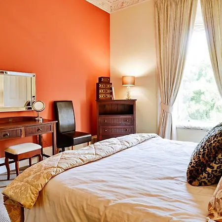 Altido Fabulous Location In Peaceful New Town Cul-de-sac * אדינבורו