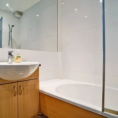 Altido Fabulous Location In Peaceful New Town Cul-de-sac אדינבורו