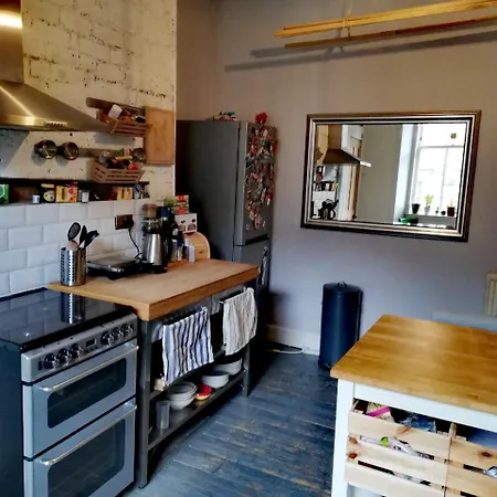 Beautiful And Spacious Flat In Morningside *