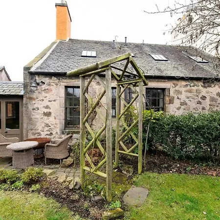 Altido Rock House: Historic Gem - Heart Of The