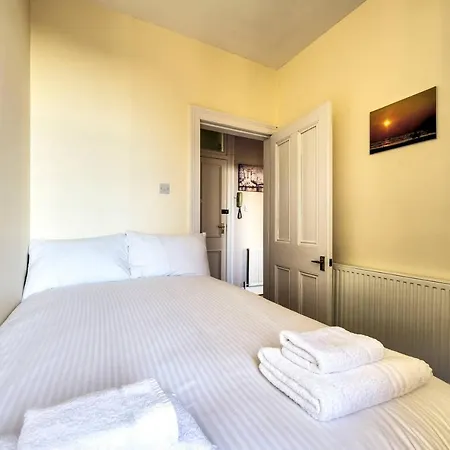 Daire Stylish 2bed By Guestready