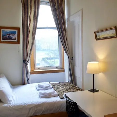 شقة Traditional 3 Bedroom In Bruntsfield *