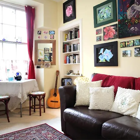 Artist's Flat Near Castle Apartament