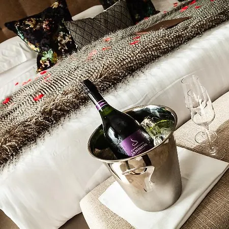 Nira Caledonia Edinburgh