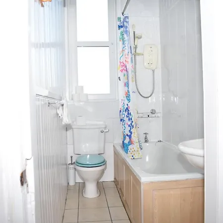 Apartment Traditional Flat 15 Mins Walk To City Centre! Edinburgh