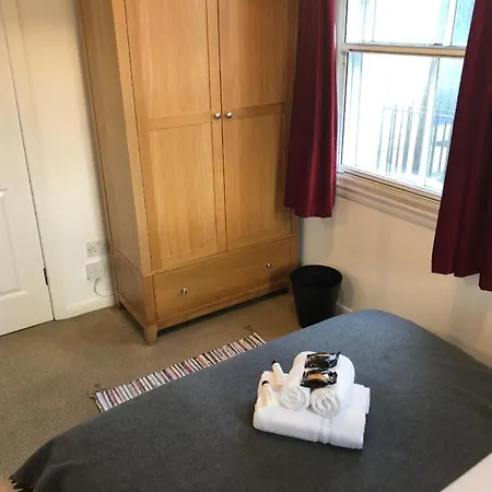 2 Bedroom In The Heart Of Old Town Apartment Edinburgh