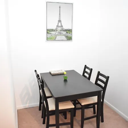Apartment 2 Bedroom In The Heart Of Old Town