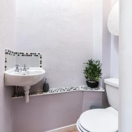 Apartamento Bright Flat In The Heart Of Leith. Free Parking. *