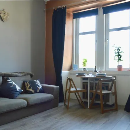 Refurbished 1br With City Views And Airport Links Edynburg