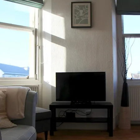 Modern 2 Bedroom Flat In City Centre