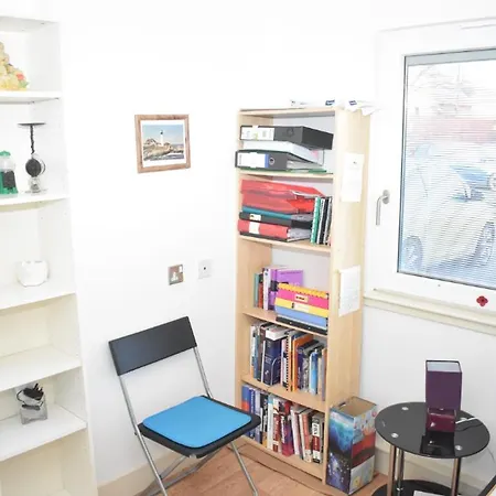 Peffermill Road - Delightfully Modern Two Bedroom Apt Near Arthurs Seat
