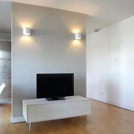 Modern River View Central Διαμέρισμα *