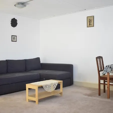 Peffermill Road - Delightfully Modern Two Bedroom Apt Near Arthurs Seat *