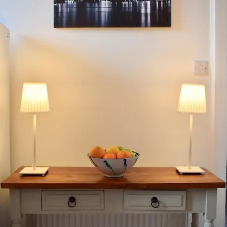 Assembly Street - Stylish 2 Bed Flat Near Shore With Free Parking * Edimburgo