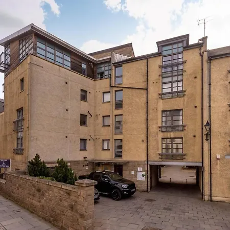 Joivy Old Town With Parking Close To Royal Mile דירה אדינבורו
