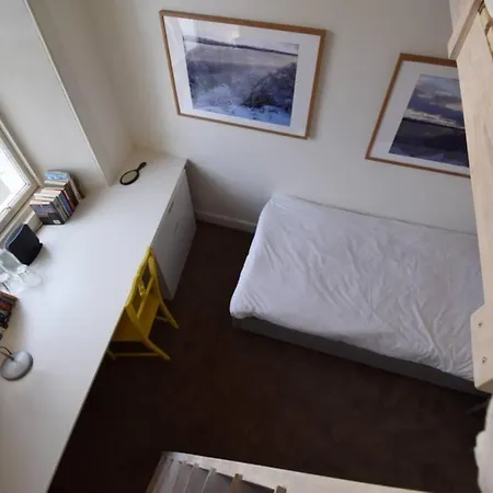 Apartment 4 Bedroom Flat In City Centre Sleeps 8 *