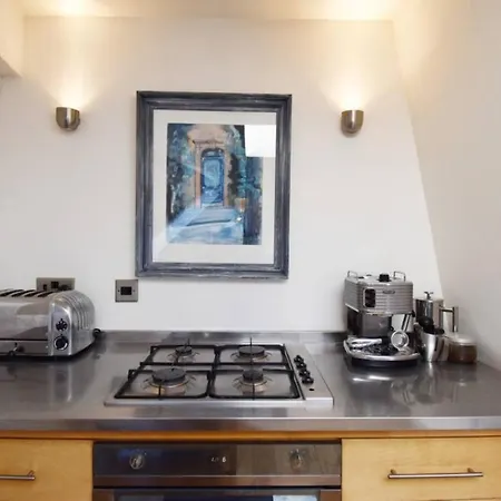 Apartment 4 Bedroom Flat In City Centre Sleeps 8 Edinburgh