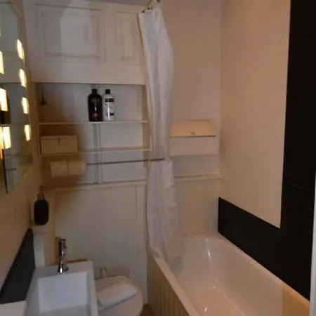 4 Bedroom Flat In City Centre Sleeps 8 Apartment Edinburgh