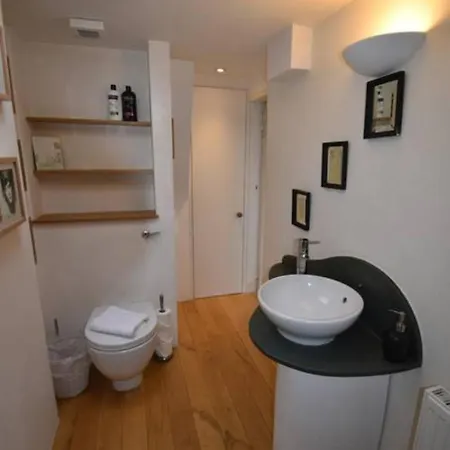 4 Bedroom Flat In City Centre Sleeps 8 Edinburgh