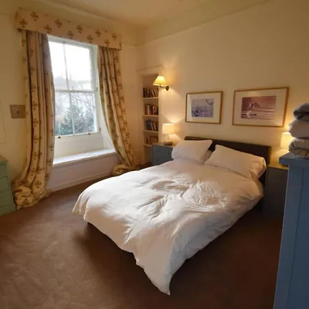 Apartment 4 Bedroom Flat In City Centre Sleeps 8 Edinburgh