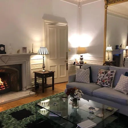 Bed & Breakfast Claremont House 5*