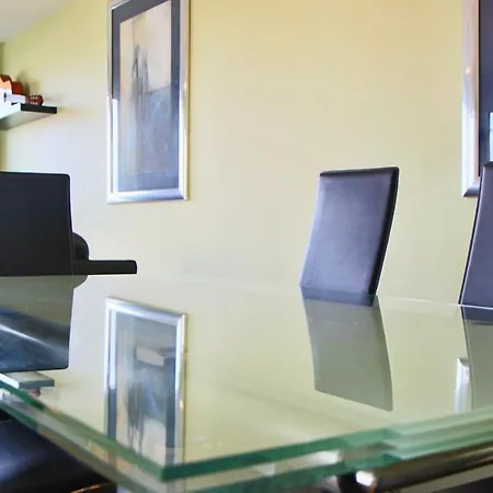 3 Bedroom In Vibrant Area *