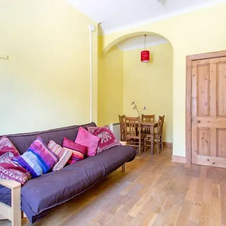 Brunswick Street - Central Traditional Flat Edinburgh
