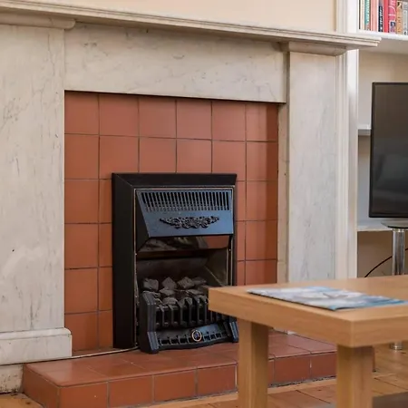 Appartement Cozy 2 Bedroom In The Heart Of With Gas Fireplace Edinburgh