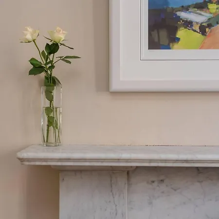 Cozy 2 Bedroom In The Heart Of With Gas Fireplace Appartement Edinburgh