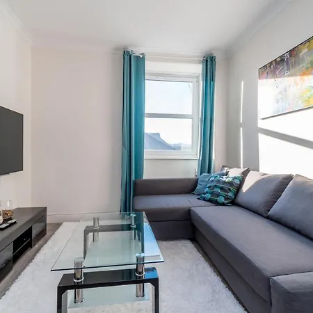 Silver Lining Luxury Holyrood Apt * Edinburgh