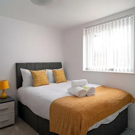 Modern Bright Near Centre