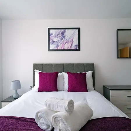 Modern Bright Near Centre