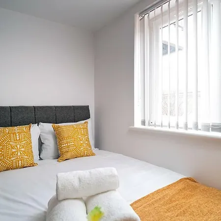 Modern Bright Near Centre *