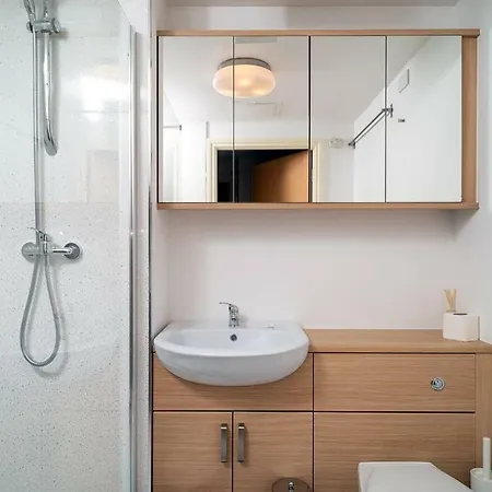 Modern Bright Near Centre Appartement