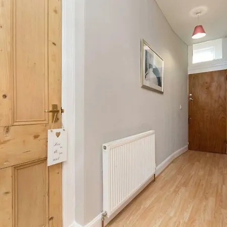 Bright And Airy West End 2-bedroom *