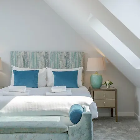 Destiny Scotland - Royal Mile * Edinburg