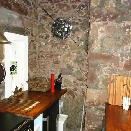 Beautiful Apt With Lift By Castle