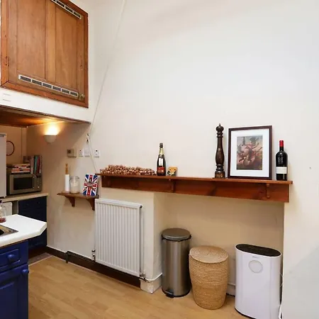 Traditional Scottish 2 Bed In Historic New Town Edinburgh